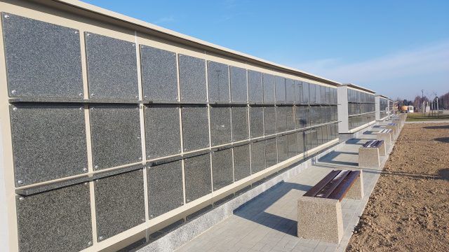 Na cmentarzu na Majdanku powstały kolejne dwa segmenty kolumbarium (zdjęcia)