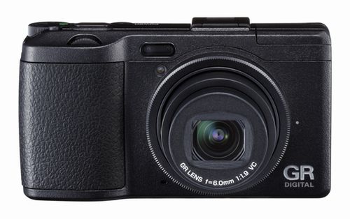 Ricoh GR DIGITAL IV - szybkość, jasne szkło i hybrydowy AF zagrożą Nikonowi i Canonowi? 1