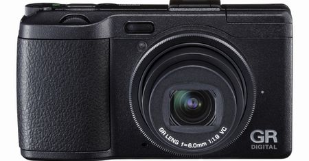 Ricoh GR DIGITAL IV - szybkość, jasne szkło i hybrydowy AF zagrożą Nikonowi i Canonowi?