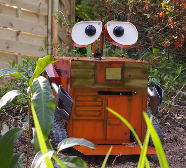 Niemiecki wynalazca buduje działającą replikę WALL-E [wideo] 2