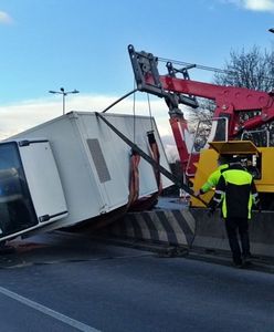Śląsk. Niebezpiecznie na drogach, kilka groźnych wypadków z udziałem tirów