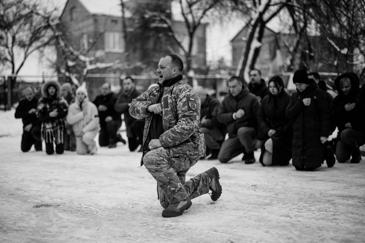 Pick up of the fallen soldier's body in front of the morgue in Łuck.