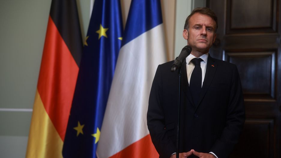 French President Macron visits Berlin
epa12256439 French President Emmanuel Macron attends a press statement with German Chancellor Friedrich Merz (not seen) at Villa Borsig in Berlin, Germany, 23 July 2025.  EPA/CLEMENS BILAN 
Dostawca: PAP/EPA.
CLEMENS BILAN
security, police, meeting, diplomacy, politics