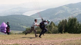 Tak wyglądała turystyczna perła Beskidów 25 lat temu. Góra Żar i Międzybrodzie Bialskie na zdjęciach legendy śląskiej fotografii. Zobaczcie
