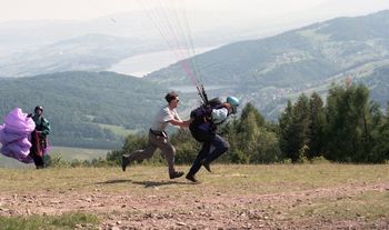 Tak wyglądała turystyczna perła Beskidów 25 lat temu. Góra Żar i Międzybrodzie Bialskie na zdjęciach legendy śląskiej fotografii. Zobaczcie