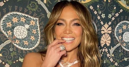 Przewiązała się kokardą. Jennifer Lopez wyglądała jak księżniczka z bajki