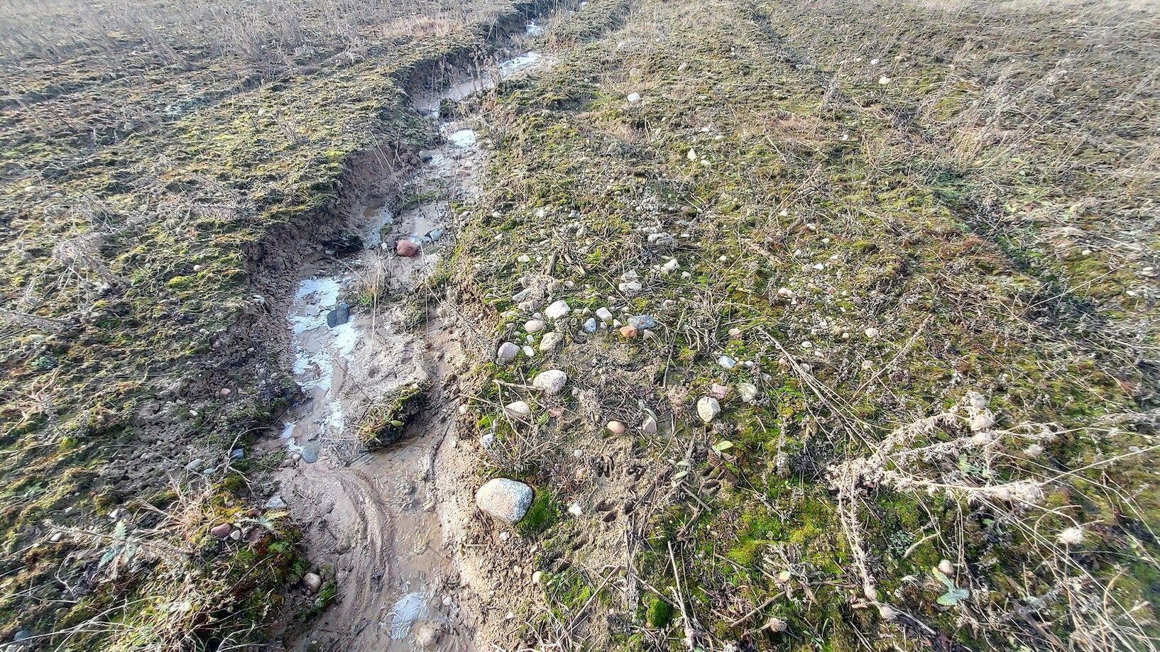 Odpady trzeba było gdzieś wywozić. Trafiły na pole Ziejewskiego