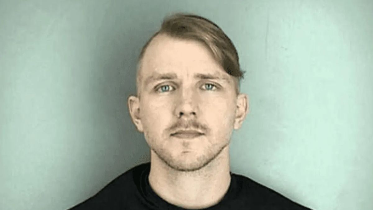 Daniel Mayfield służył jako pastor, a jego głównym zajęciem była ewangelizacja młodzieży