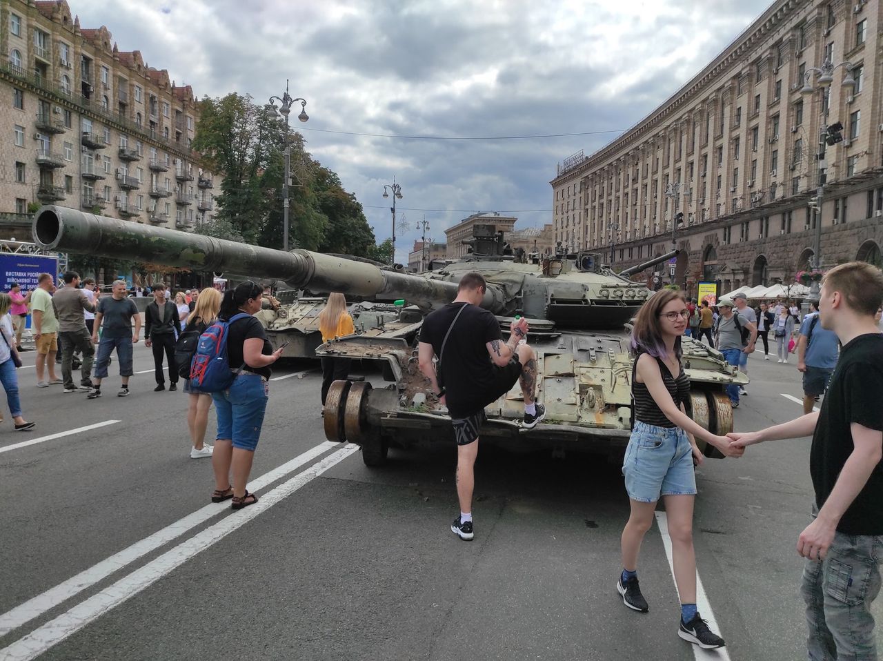 Jeden z czołgów w kijowskiej "paradzie wraków".