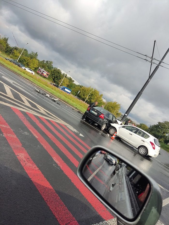 Zderzenie chevroleta z hyundaiem na ul. Diamentowej