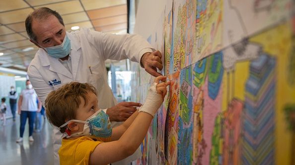 Coraz więcej dzieci chorych na COVID-19 trafia do szpitali