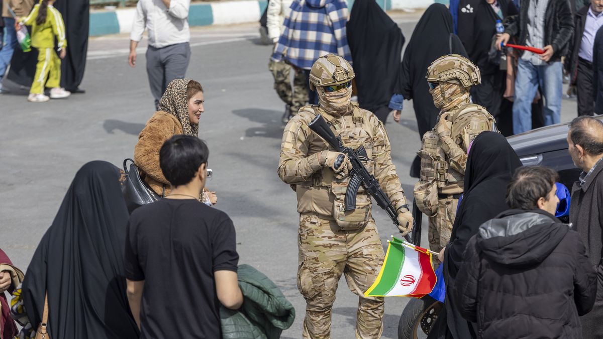 TEHRAN, IRAN - FEBRUARY 11: Iranian special forces patrol during commemorations to mark the anniversary of the 1979 Iranian Revolution on February 11, 2026 in Tehran, Iran. In that year, Ruhollah Khomeini led an overthrow of the Pahlavi dynasty in 1979 and established himself as Supreme Leader of the Islamic Republic of Iran. (Photo by Majid Saeedi/Getty Images)