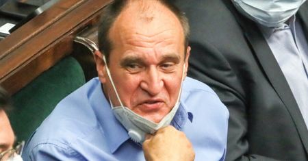 Paweł Kukiz się wściekł. "Wychodzi jakaś kobiecina z TVN-u..."