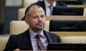 Jest zwolennikiem Putina. Tak zarabia w Niemczech