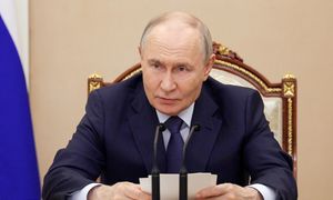 Ukraińskie drony przebiły się przez obronę rodzinnego miasta Putina. Wybuchł pożar