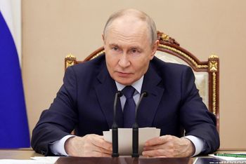 Ukraińskie drony przebiły się przez obronę rodzinnego miasta Putina. Wybuchł pożar