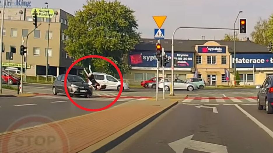 Wjechał hulajnogą na przejście. Kamera uchwyciła moment zderzenia