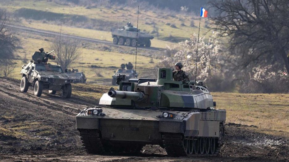 Francuskie pojazdy pancerne podczas ćwiczeń w Rumunii w grudniu 2022 r. 