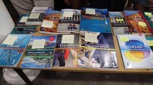 Zmiany w dotacjach dla szkół. Ile naprawdę kosztują podręczniki?