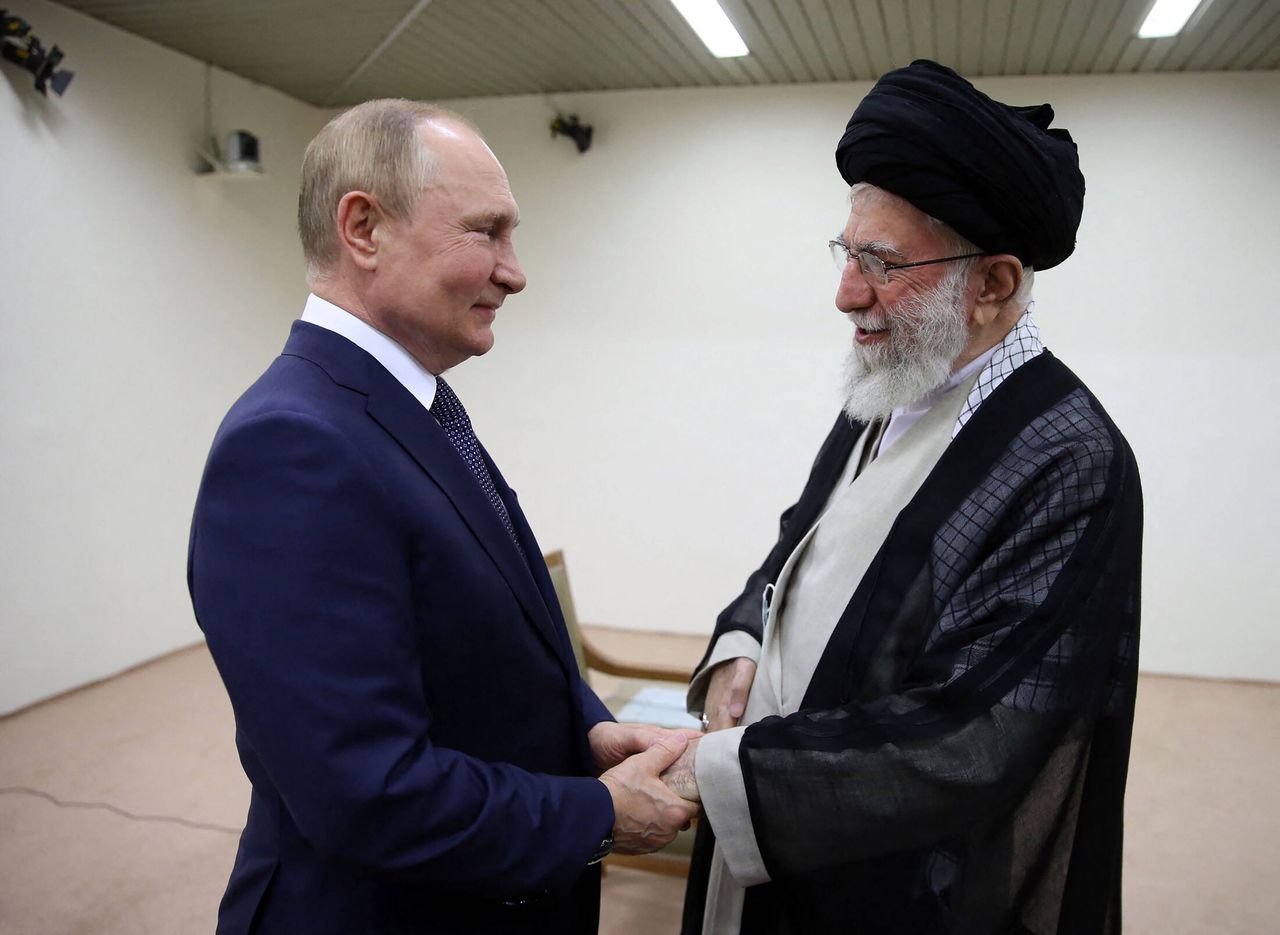 Vladimir Putin and Iran's supreme spiritual leader Ali Khamenei