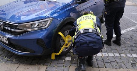 Nieuważni kierowcy zignorowali znaki w centrum Lublina. Interweniowała Straż Miejska, założyła blokady