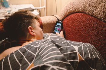 Te trzy nawyki świadczą o inteligencji. Ludzie mylą je z lenistwem