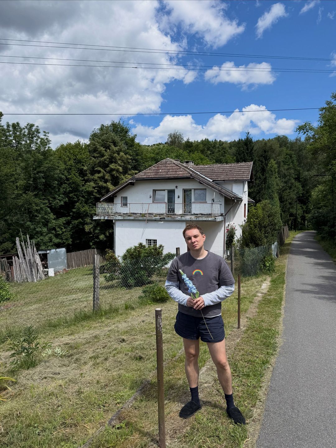 Ralph Kamiński pod domem Violetty Villas