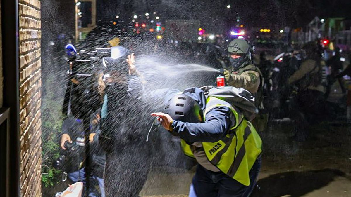 Protesty w Minnesocie: Łapali dziennikarzy, rzucali ich na glebę i robili zdjęcia 1