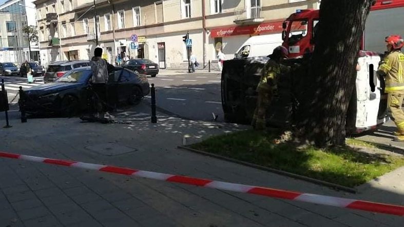 Kolizja trzech aut na skrzyżowaniu ul. Lipowej i ul. Skłodowskiej Marii-Curie