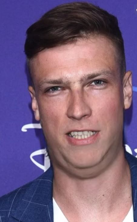 Andrzej Wrona bez brody według sztucznej inteligencji