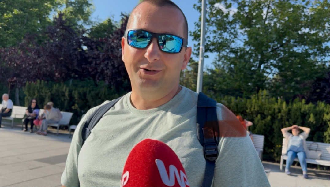 - Będę tu miesiąc - mówi Łukasz.