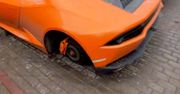 Smutny widok na warszawskim parkingu. Tyle zostało z lamborghini