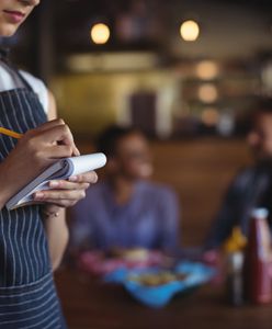 Kelnerzy tego nie cierpią. Najczęstsze błędy w restauracjach