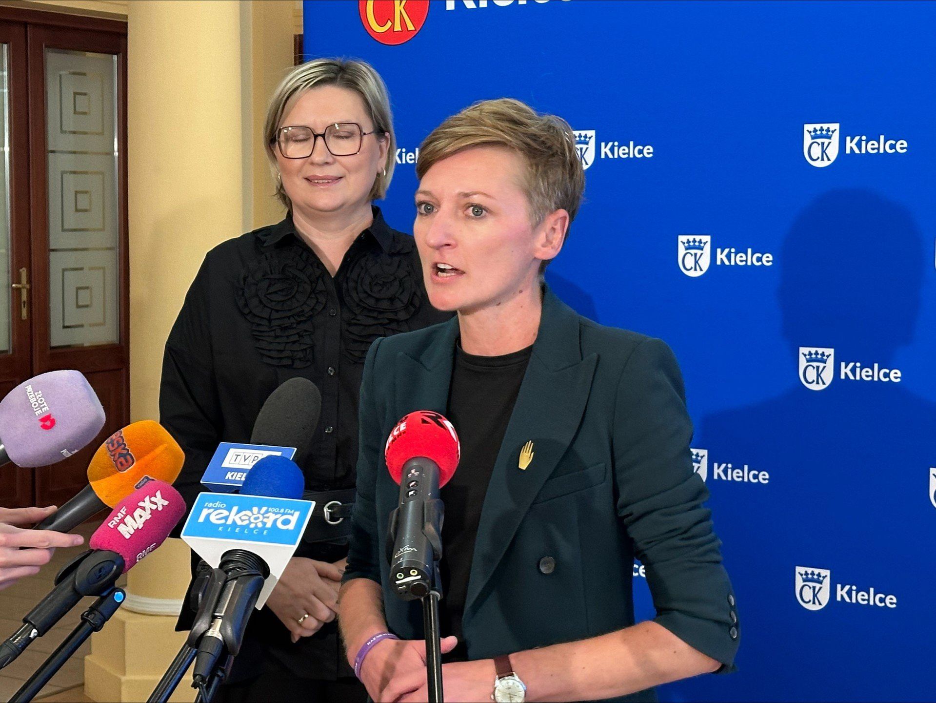 - Autobus to wygoda, punktualność i brak stresu związanego z parkowaniem. Dzięki buspasom przejazdy odbywają się płynnie nawet przy dużym natężeniu ruchu - zachęcała prezydentka.