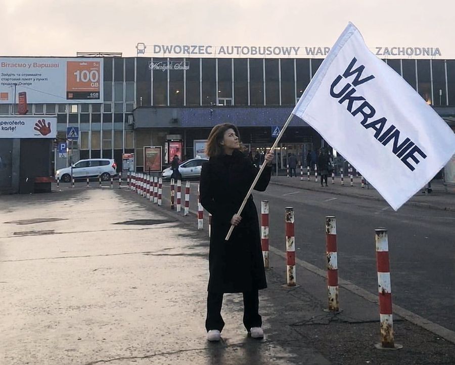 Yulia z flagą "W Ukrainie"