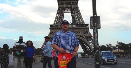 Biedronka on Tour - gdynianin zwiedza świat z reklamówką