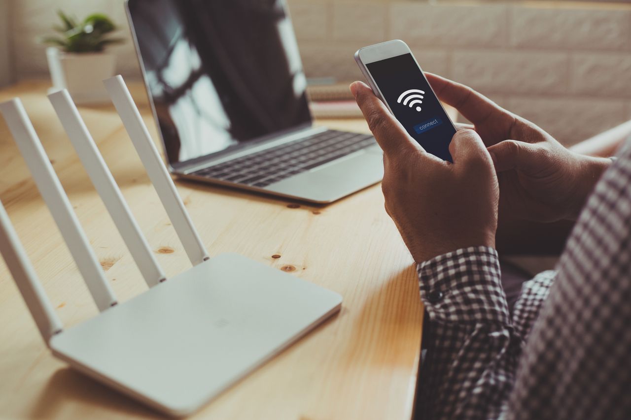 jak odłączyć kogoś od Wi-Fi, fot. getty images