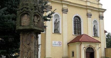 Ksiądz do nauczycieli na mszy: "Swołocz". Wyszli z kościoła