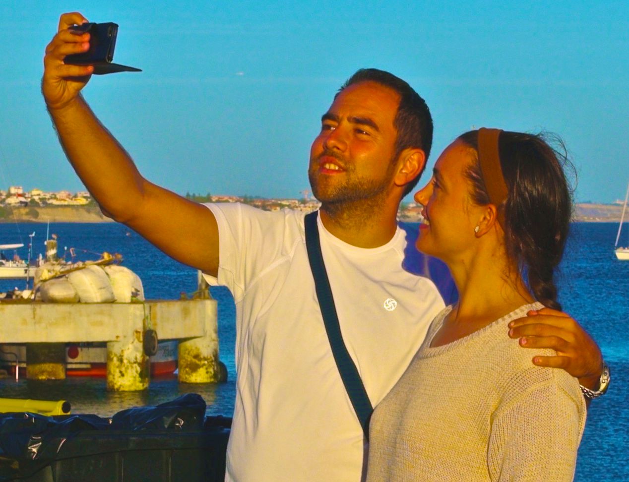 10 najbardziej irytujących rzeczy, które pary robią na Facebooku