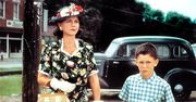 Sally Field długo milczała o "zabawach" z ojczymem. Matka aktorki nie miała pojęcia