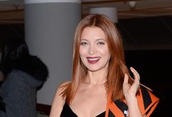 Co ona ma na sobie? Ada Fijał z dziwacznym szalem i w wielkich spodniach