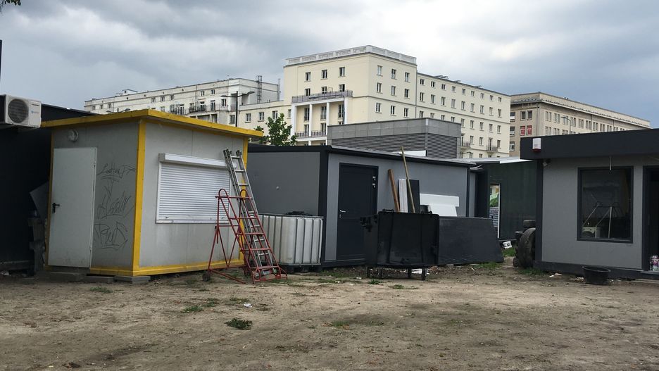 Niebezpieczne zasilanie budki z kebabem