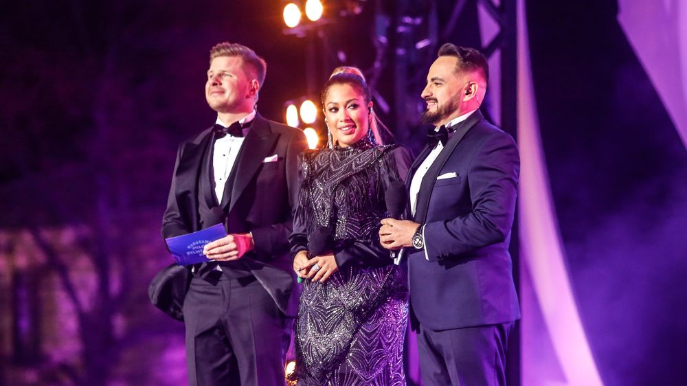 Filip Chajzer, Patricia Kazadi i Augustin Egurrola podczas sylwestra w Warszawie