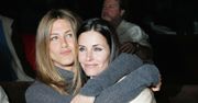 Zaniepokojona Jennifer Aniston próbuje przemówić do rozsądku Courtney Cox. Aktorka martwi się o przyjaciółkę