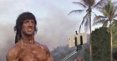 Zamienili broń na selfie sticka. Zobacz, co wyszło