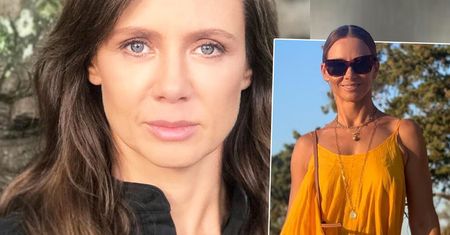 Kinga Rusin pozuje jak modelka w ekstra sukni. Ładnemu zdjęciu towarzyszy ostry wpis: "Zbiera mi się na wymioty"