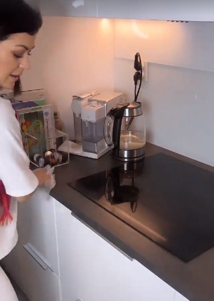 Katarzyna Cichopek sprząta mieszkanie
