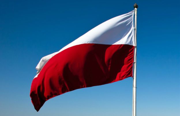 Flaga Polski zmieni barwy. Nowelizacja ustawy o godle, barwach i hymnie RP