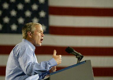 Bush oskarżony o zbrodnie wojenne w szkolnym "procesie"
