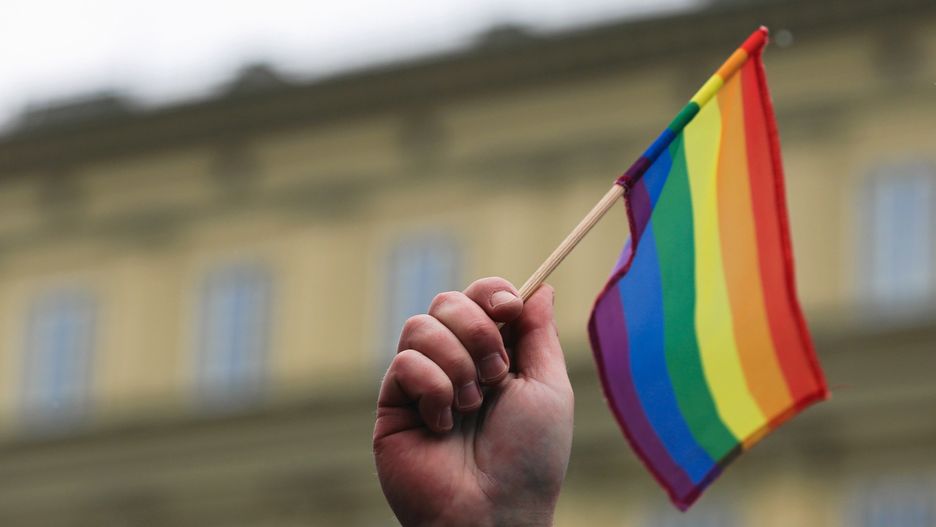 Tęczowa flaga zawisła na masztach Parlamentu Europejskiego po raz pierwszy